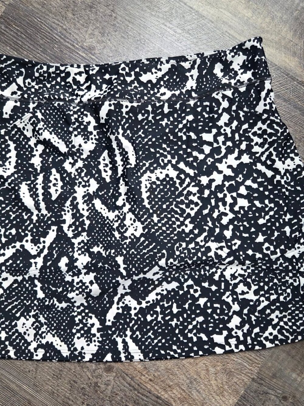 Skort Black & White Geometric Print Sz Lg by Spunk Wear